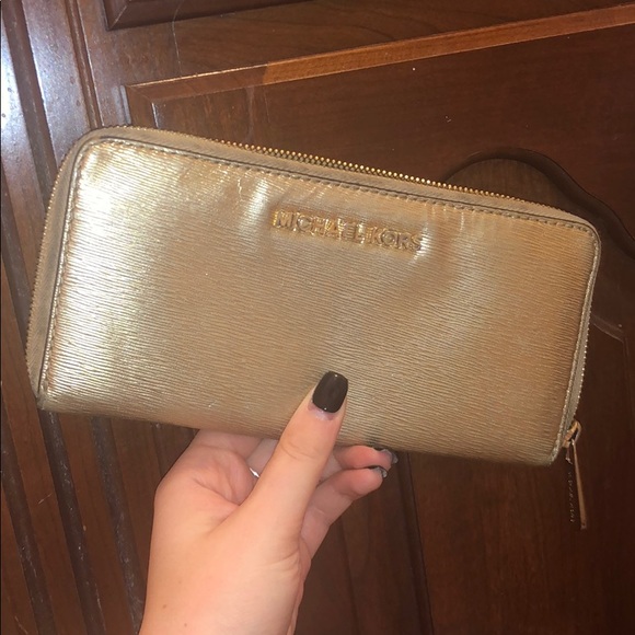 Gold micheal kors wallet - Picture 3 of 5